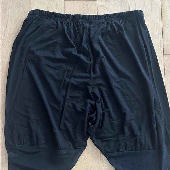 NEW Cynthia Ashby black capri leggings - Picture 10 of 10